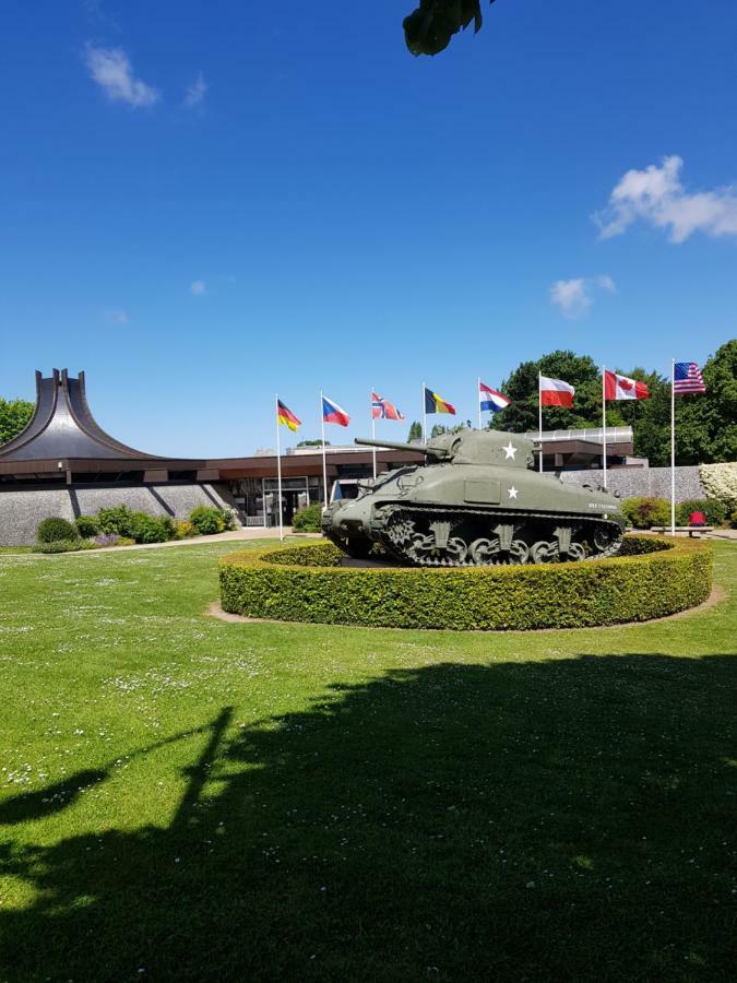 Sherman & Willy Jeep - 2 Maisons De Vacances, 4Min A Pied De La Plage - Parking Prive - Wifi Gratuit - Terrasse - Calme Saint-Come-de-Fresne Exterior photo